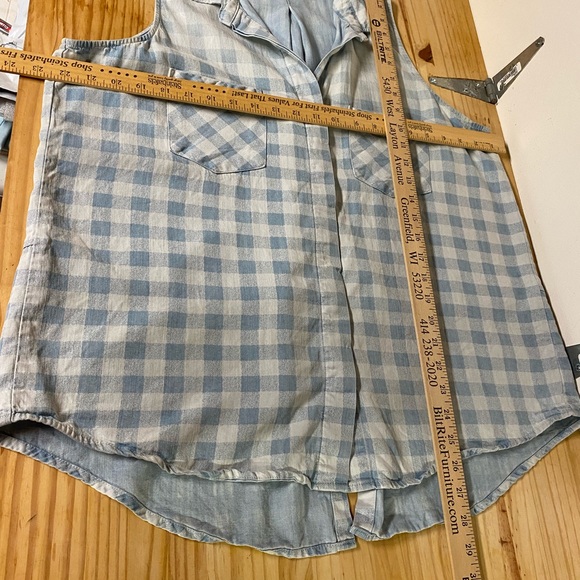 Denim shirt Chelsea & Theodore blue & white Ombre affect, back slit. Sleeveless - Picture 5 of 7